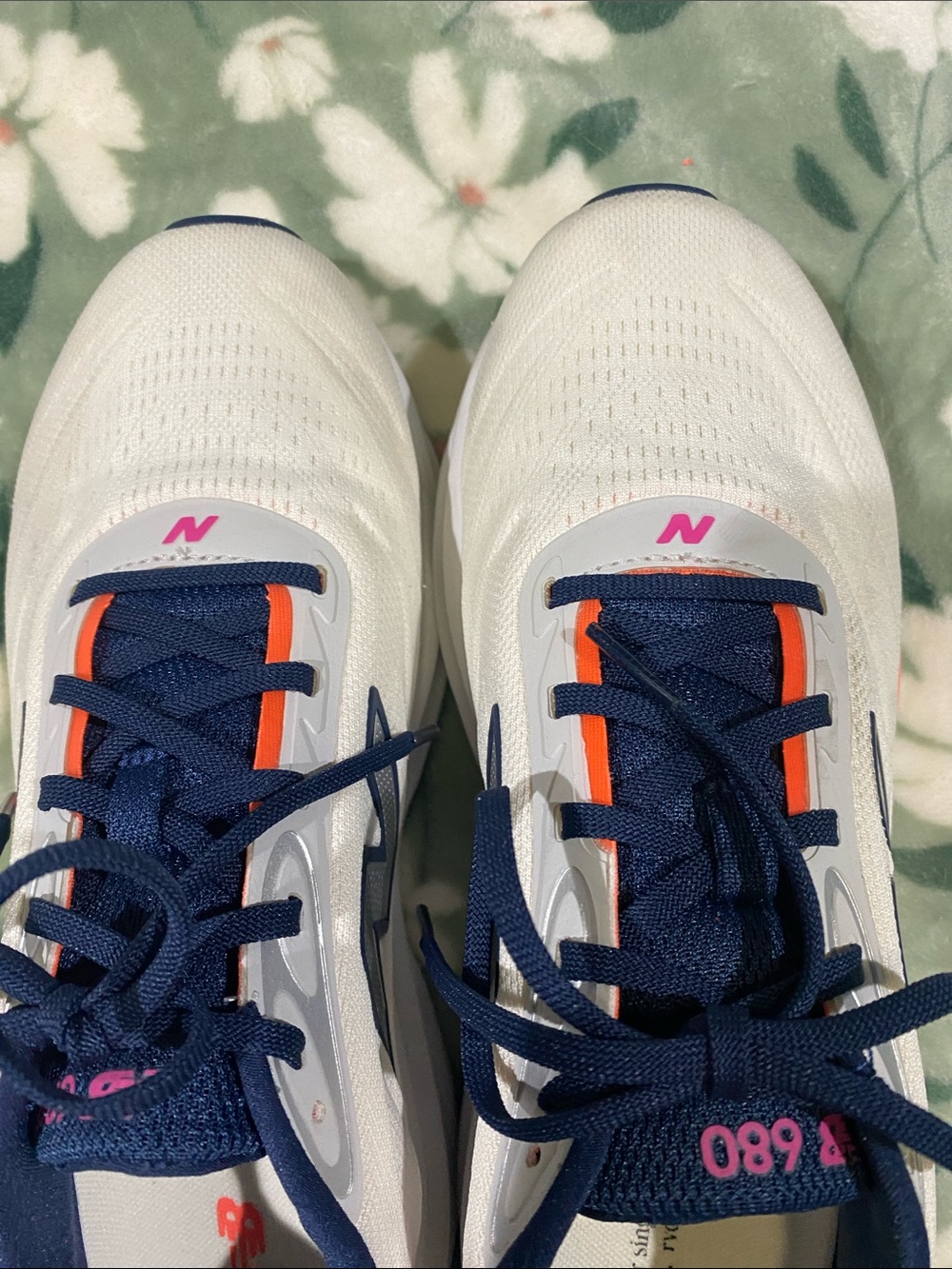 New Balance Women's 680 Fresh Foam White Navy Running Sneakers 8.5 - Picture 7 of 10